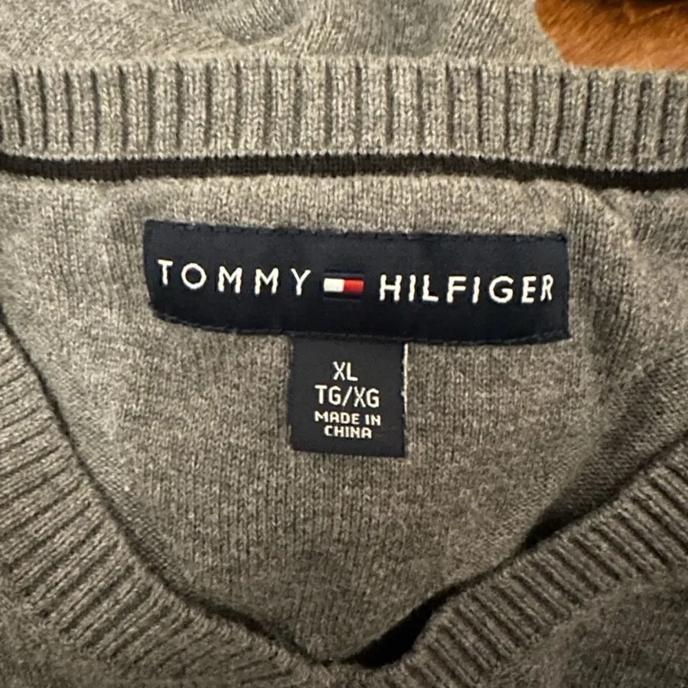 NWOT Tommy Hilfiger 100% Cotton Gray V-Neck Sweater Sz XL